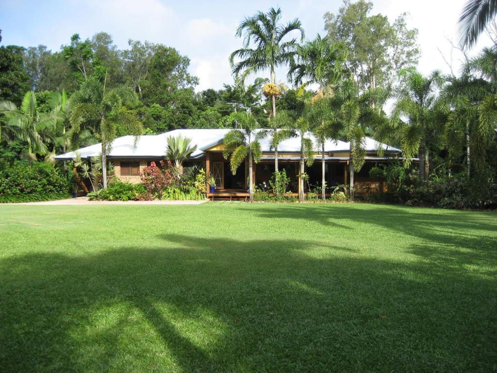 Hibiscus Lodge Bed & Breakfast Wongaling Beach Esterno foto