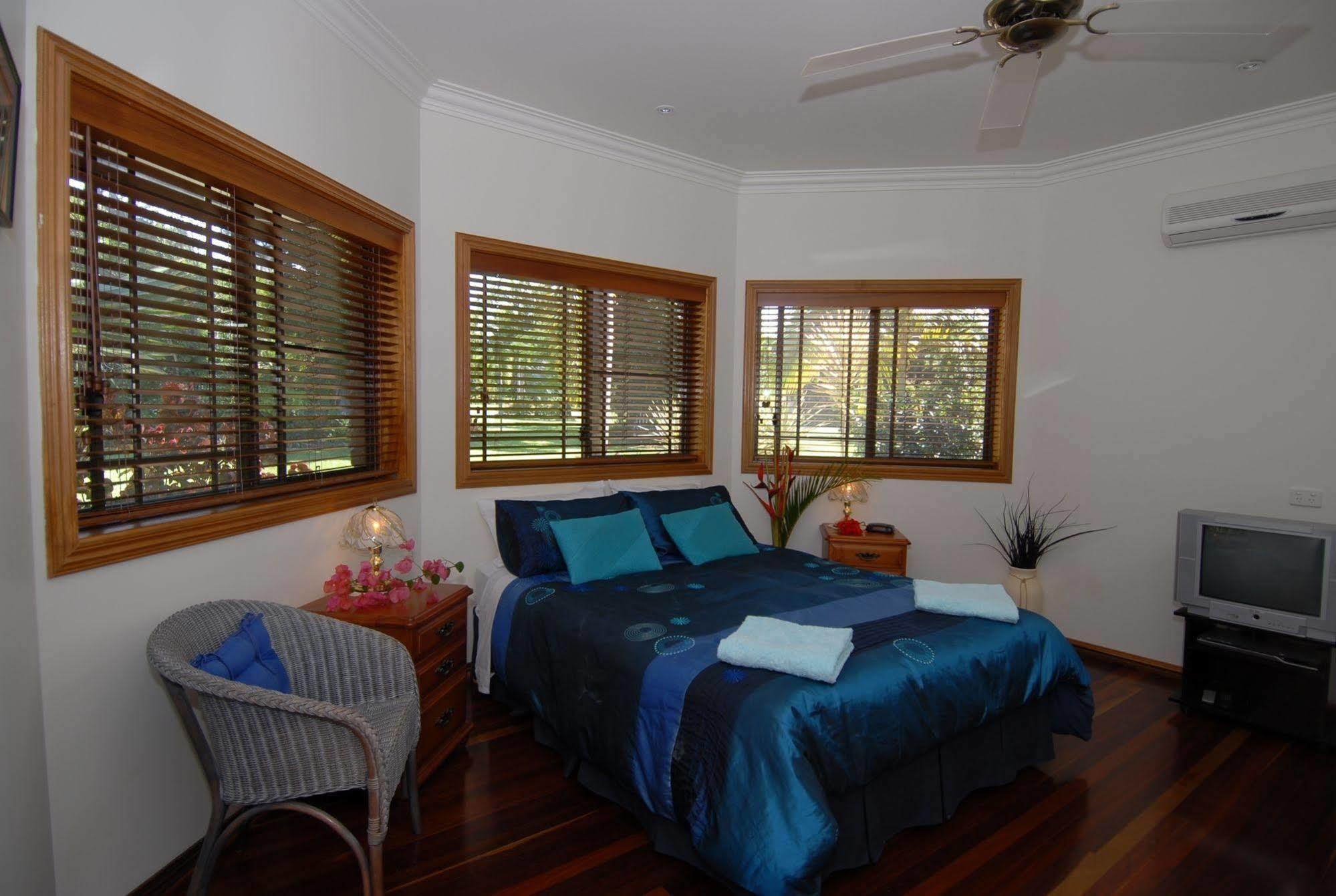 Hibiscus Lodge Bed & Breakfast Wongaling Beach Esterno foto