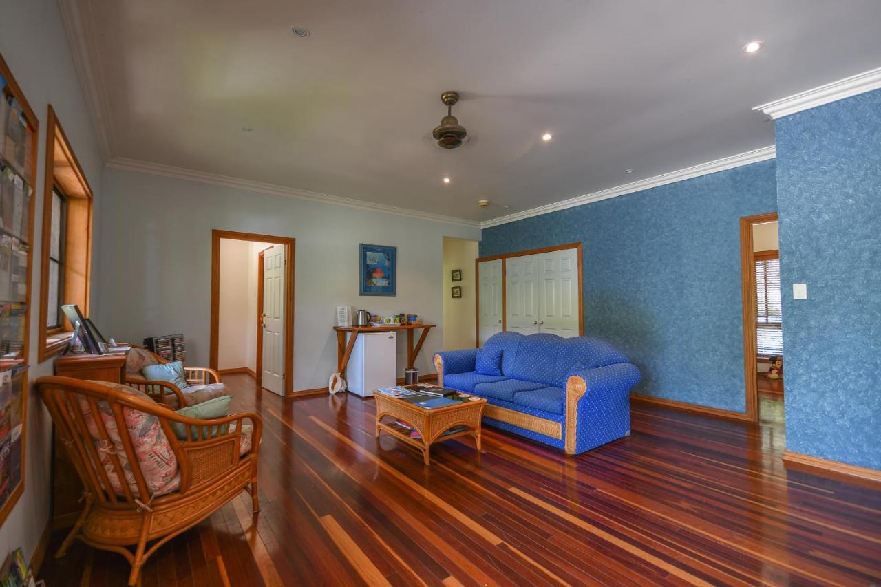 Hibiscus Lodge Bed & Breakfast Wongaling Beach Esterno foto